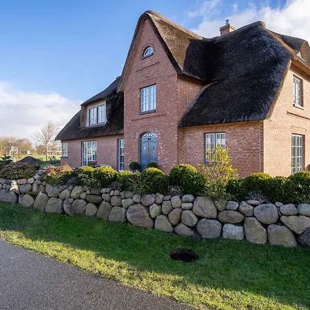 Reetdachhaus Ruem Hart Huus Reetdachhaus Ruem Hart Huus *
