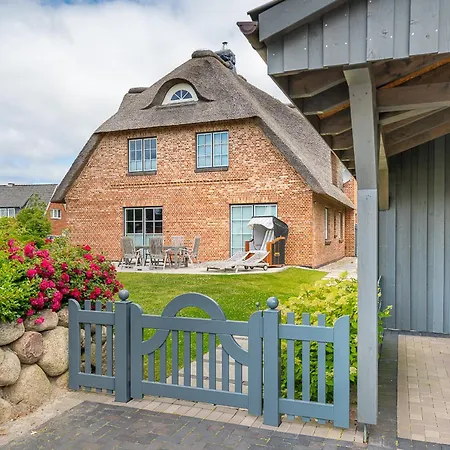 Reetdachhaus Ruem Hart Huus Reetdachhaus Ruem Hart Huus *