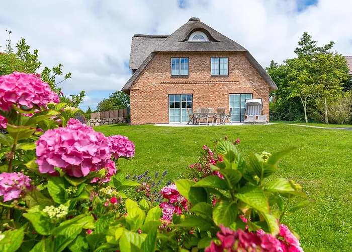 Reetdachhaus Ruem Hart Huus Reetdachhaus Ruem Hart Huus *